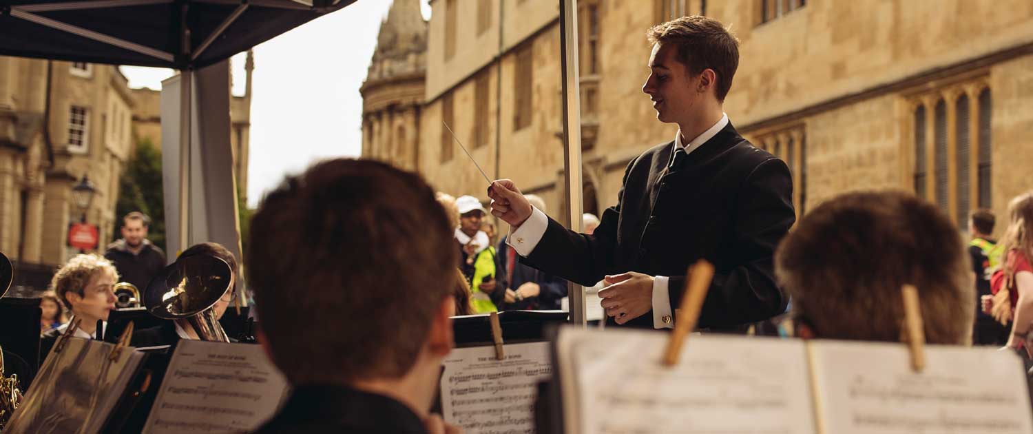 Oxford half Marathon Dexter Drown conducting